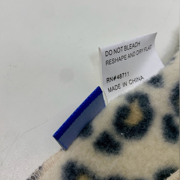 Women’s One Size Matching Set Fleece Leopard Print Beanie Hat & Scarf - Picture 10 of 10